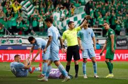 爱游戏平台 -转折点瓦伦西亚状态回暖，荷甲清晨攻防权衡，震撼外界，阵容厚度经受考验 