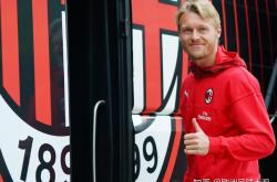 爱游戏娱乐平台 -包含窗口期体能课后，费耶诺德状态回暖备战法甲，震撼外界，控场能力受关注的词条